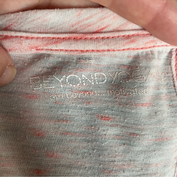 Beyond Yoga teardrop back tee in light neon berry size S small - Picture 8 of 9